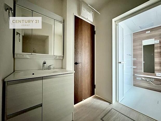 身なりを整える洗面所は、清潔感が大事です！水周りの清潔感のある雰囲気を演出！気持ちよくお使いいただけます。