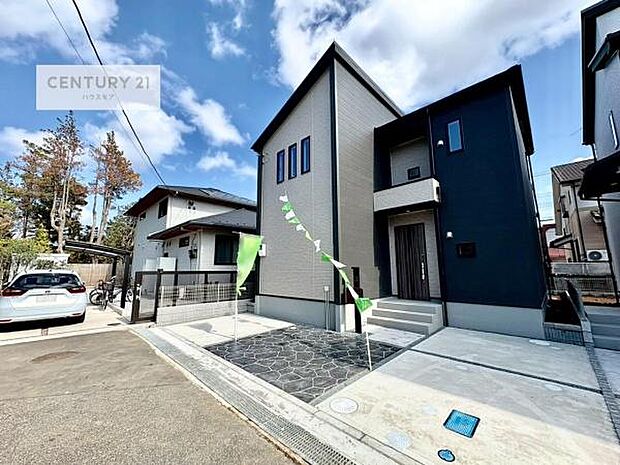 前面道路は3.95m!陽当り良好な立地です。車庫入れが苦手な方も安心ですね。