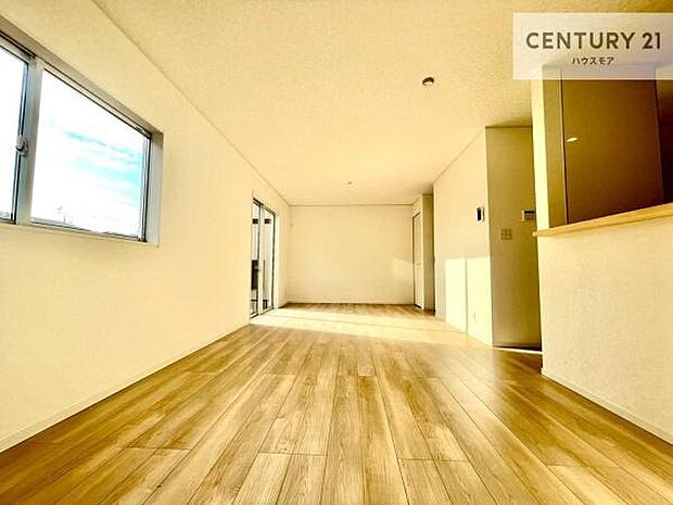 広々ダイニングスペース!ゆったりお食事。笑い声響く楽しい時間が過ごせます。日々の疲れも癒されます!