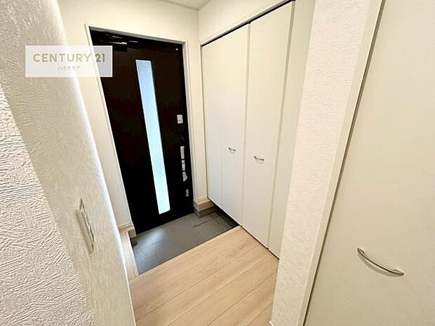 シューズボックス付き。玄関が片付きお掃除がしやすいです!スッキリした玄関で戸を開けた瞬間、清潔感のある心地いい空間が出迎えてくれます。