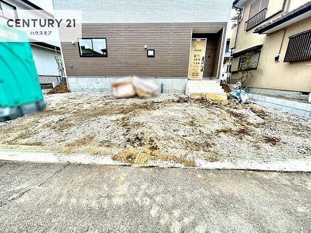 駐車スペースは2台分あります!セカンドカーはもちろん、バイクや自転車なども置き場所に困りません。