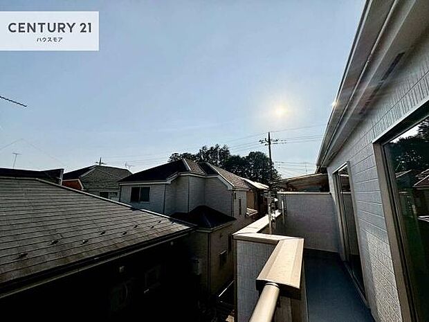 広々としているバルコニーです!お洗濯物を干すのはもちろん風に当たりながらくつろぎタイムが送れます!