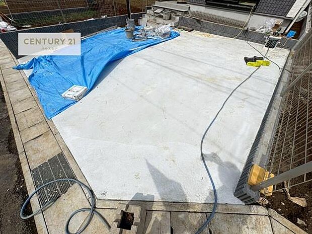 駐車スペースは2台分あります！セカンドカーはもちろん、バイクや自転車なども置き場所に困りません。