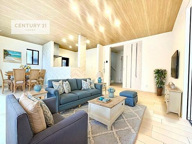 家具はCGパースです。心地良いリビングは家族が自然と集まります。家族団欒の時間が増えそうです。ご家族と、より一層充実した時間を過ごせそうですね。