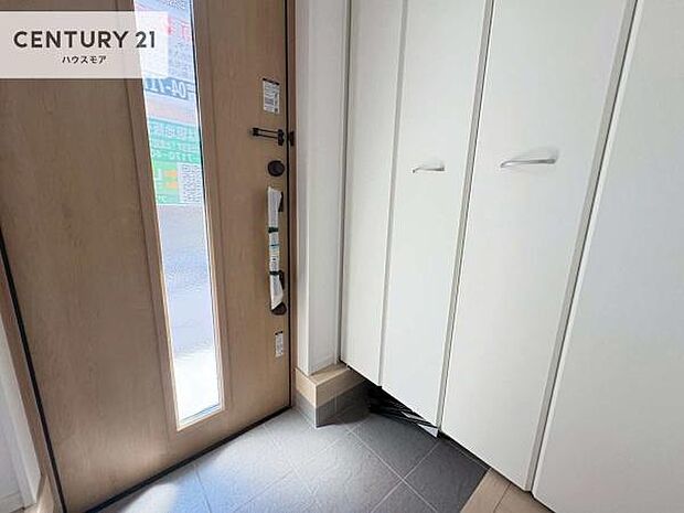 シューズボックス付き。玄関が片付きお掃除がしやすいです！スッキリした玄関で戸を開けた瞬間、清潔感のある心地いい空間が出迎えてくれます。