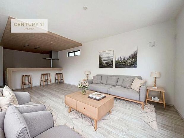 家具はCGパースです。開放感のある広々LDK!ソファーやダイニングテーブルを置いても窮屈にならないので快適に過ごせます!コミュニケーションが取りやすいリビングです!