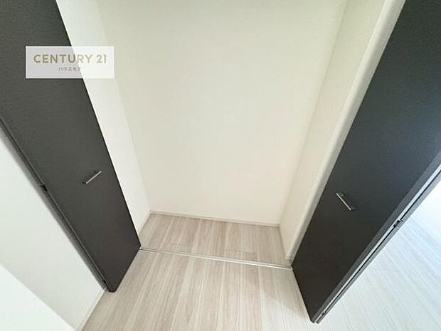 住空間をすっきり使うためには必須ポイントの収納スペースですよね。是非現地でご確認ください!