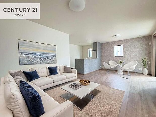 家具はCGパースです。心地良いリビングは家族が自然と集まります。家族団欒の時間が増えそうです。ご家族と、より一層充実した時間を過ごせそうですね。