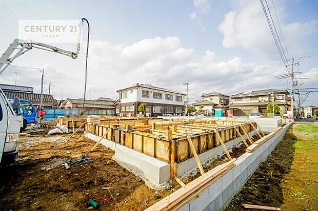 駐車スペースは2台分あります！セカンドカーはもちろん、バイクや自転車なども置き場所に困りません。