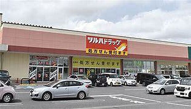 ツルハドラッグ土浦小松店まで687m