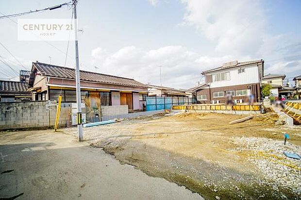 駐車スペースは2台分あります!セカンドカーはもちろん、バイクや自転車なども置き場所に困りません。