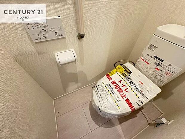 1・2階にトイレがございます!朝の忙しい時間帯も待たずにすみそうですね。白を基調とした清潔感のあるトイレでお手入れがしやすいです!