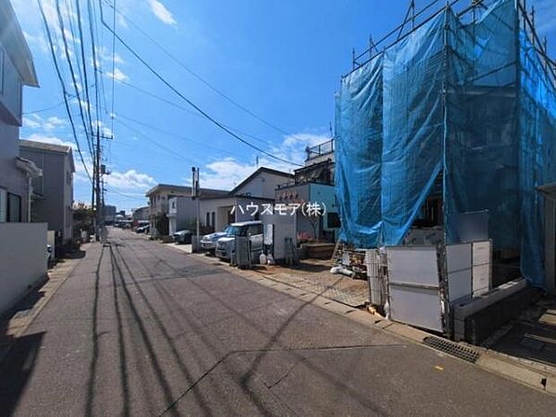 前面道路は5.9ｍ！陽当り良好な立地です。車庫入れが苦手な方も安心ですね。