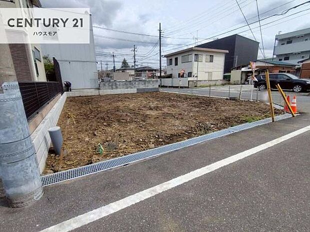 全2棟のキレイな街並み。是非1度ご内見ください。物件探しのご条件・ご要望・ご質問など、不動産に関することならどのようなことでも誠心誠意対応させて頂きます。