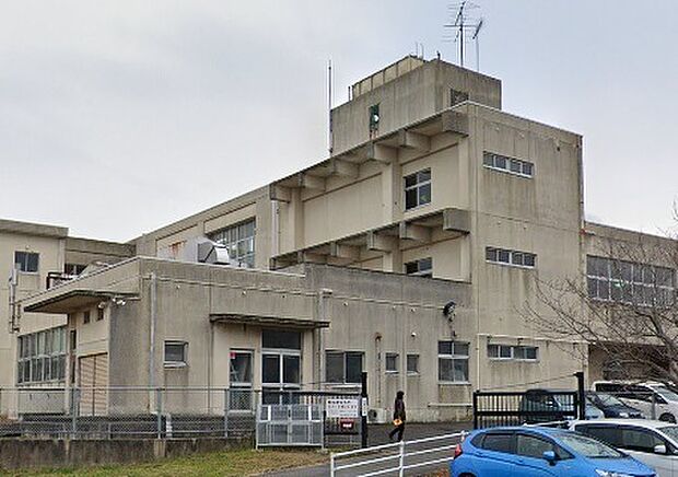 龍ケ崎市立龍ケ崎西小学校まで550m