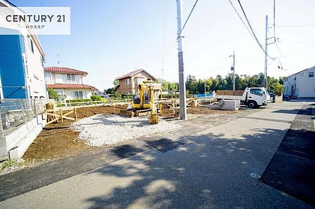 前面道路5.6ｍ！車庫入れが苦手な方も安心ですね。