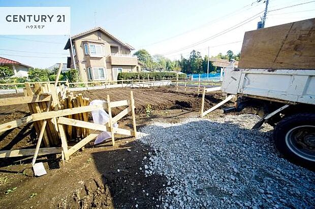 駐車スペースは2台分あります!セカンドカーはもちろん、バイクや自転車なども置き場所に困りません。