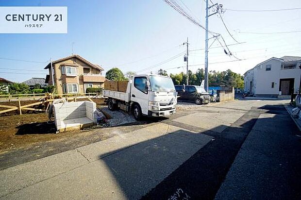 前面道路5.6m!車庫入れが苦手な方も安心ですね。