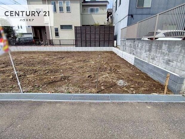 カースペース付きなのでマイカーをお持ちの方も安心ですね！ぜひ現地にてお確かめくださいませ！