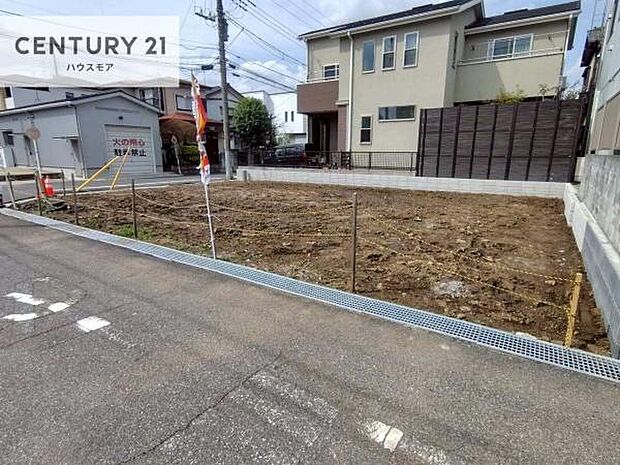 全2棟のキレイな街並み。是非1度ご内見ください。物件探しのご条件・ご要望・ご質問など、不動産に関することならどのようなことでも誠心誠意対応させて頂きます。