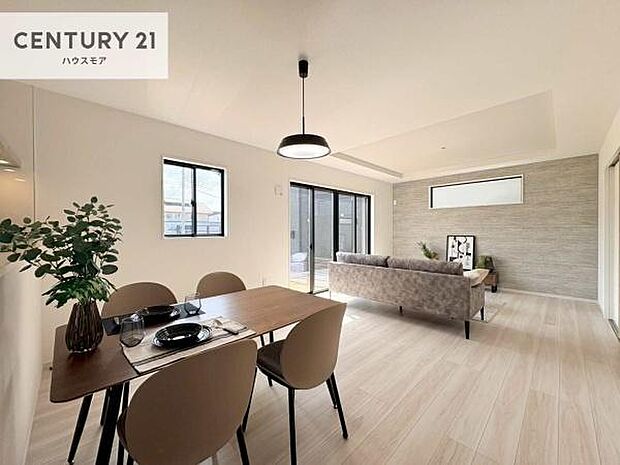 広々ダイニングスペース!ゆったりお食事。笑い声響く楽しい時間が過ごせます。日々の疲れも癒されます!【現地販売会開催中】