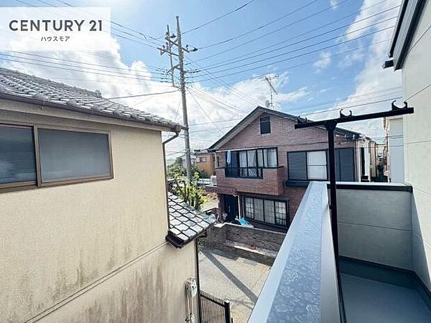 陽当たり良好なバルコニーです!晴れた日には青い空を見渡せる開放的な時間を楽しめます。