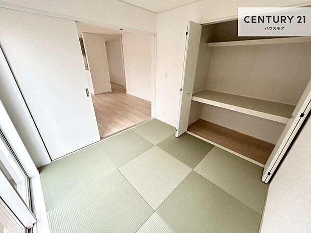 リビングと隣接した和室です!家事の休憩スペースやキッズスペースとして活用するのもよさそうですね!和室の使い方は無限大!