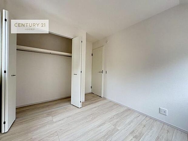 収納スペースがしっかり確保されているため、おもちゃや学用品もサッと片付き、いつでもスッキリ。綺麗な空間が保てます!