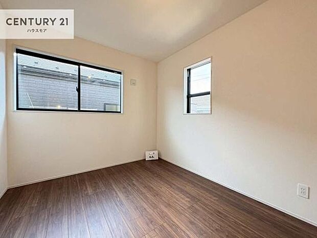 掃き出し窓がないお部屋は、お子様のお部屋としても安心です!収納スペースも充実しているので散らかったお部屋をサッと片付けられます!