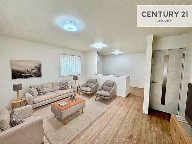 家具はCGパースです。心地良いリビングは家族が自然と集まります。家族団欒の時間が増えそうです。ご家族と、より一層充実した時間を過ごせそうですね。