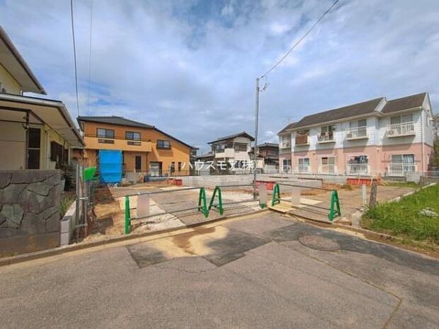 前面道路4.2ｍ！車庫入れが苦手な方も安心ですね。