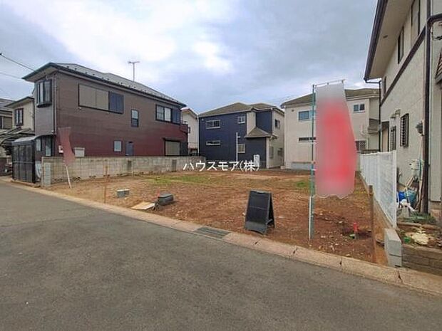 駐車スペースは2台分あります！セカンドカーはもちろん、バイクや自転車なども置き場所に困りません。
