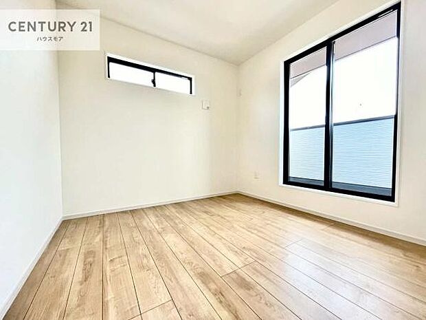 シンプルにデザインされているため、家具を選びません!お気に入りの家具を置いてくつろげる空間を作ることができます。