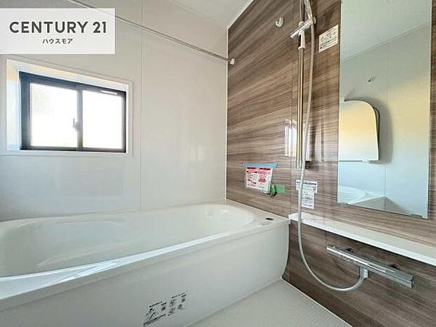 落ち着きある大人の雰囲気のバスルームは、味が出ていてバスタイムが充実!お仕事頑張っているご褒美にお好みの匂いの入浴剤を入れて、楽しんでみてはいかがでしょうか?