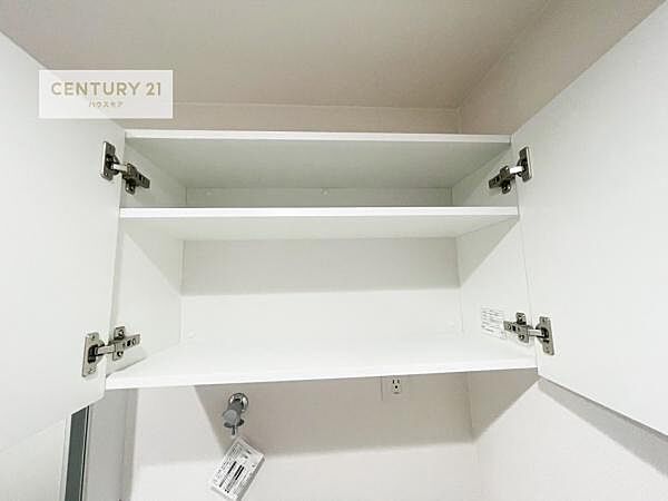 たっぷり収納住空間。廊下収納がございます！住空間をすっきり使うためには必須ポイントの収納スペースですよね。是非現地でご確認ください。