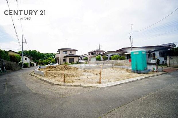 前面道路4.56m×5.01m!陽当り良好な立地です。車庫入れが苦手な方も安心ですね。