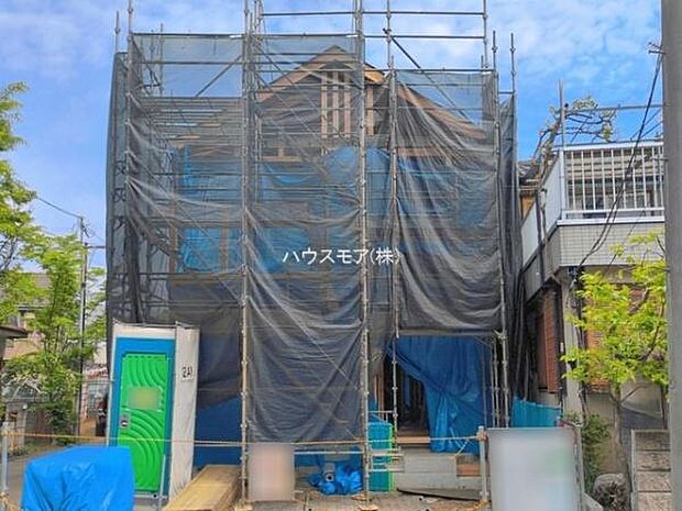 駐車スペースは2台分あります!セカンドカーはもちろん、バイクや自転車なども置き場所に困りません。
