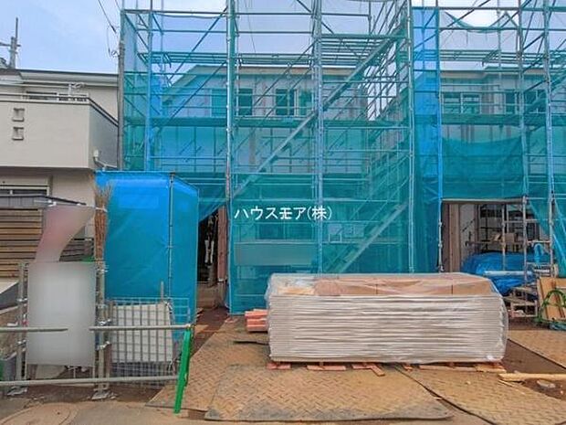 駐車スペースは2台分あります!セカンドカーはもちろん、バイクや自転車なども置き場所に困りません。