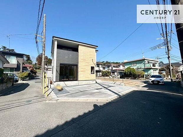前面道路は4m×4mの角地です!陽当り良好な立地です。