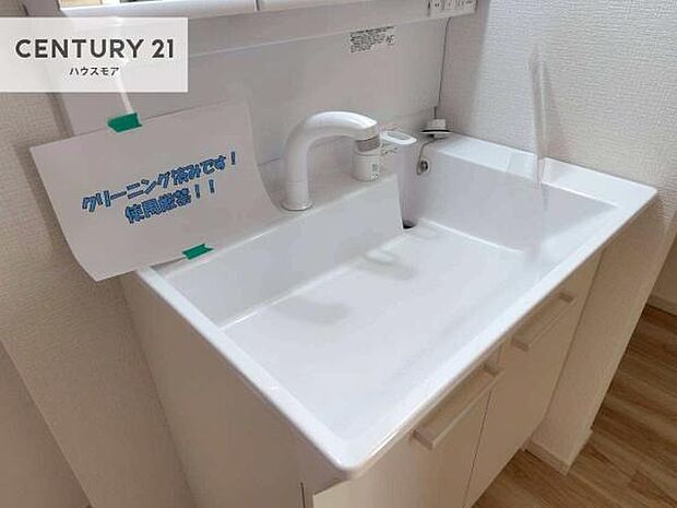 深い洗面台ボウルは、水が跳ねにくいのでお手入れが楽々!清潔感が保てます!キレイな洗面所で自分磨きのモチベーションが上がりますね!