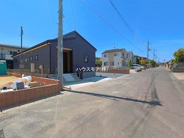 前面道路6m!車庫入れが苦手な方も安心ですね。