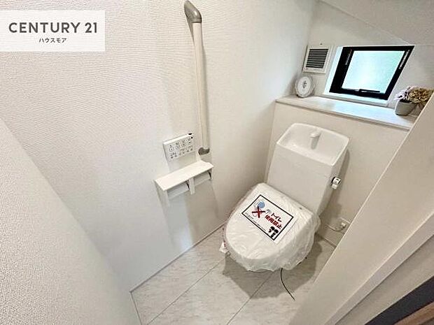 1・2階にトイレがございます!朝の忙しい時間帯も待たずにすみそうですね。白を基調とした清潔感のあるトイレでお手入れがしやすいです!【現地販売会開催中】