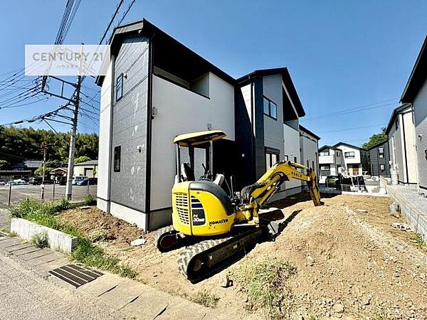 駐車スペースは2台分あります!セカンドカーはもちろん、バイクや自転車なども置き場所に困りません。