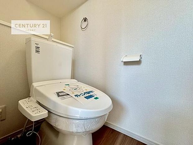 1・2階にトイレがございます！朝の忙しい時間帯も待たずにすみそうですね。白を基調とした清潔感のあるトイレでお手入れがしやすいです！