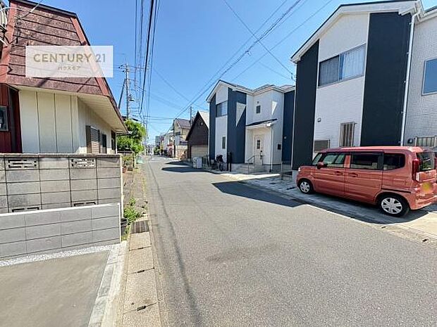 前面道路5.4m!陽当り良好な立地です。車庫入れが苦手な方も安心ですね。