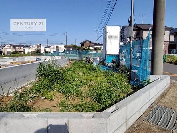 駐車スペースは2台分あります!セカンドカーはもちろん、バイクや自転車なども置き場所に困りません。
