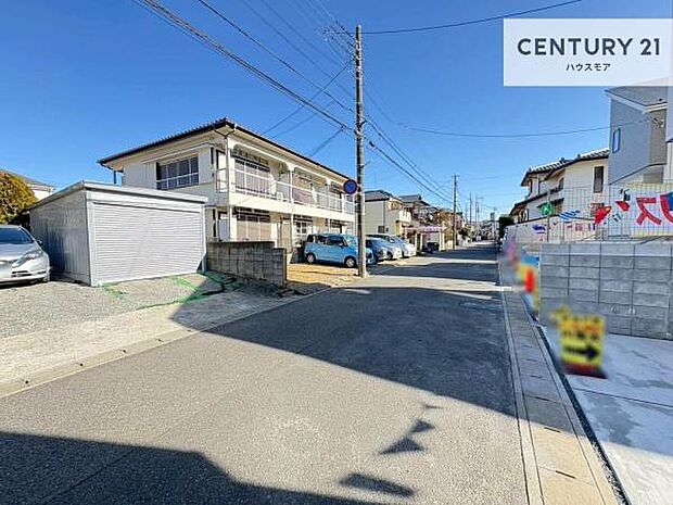 前面道路6ｍ！陽当り良好な立地です。車庫入れが苦手な方も安心ですね。