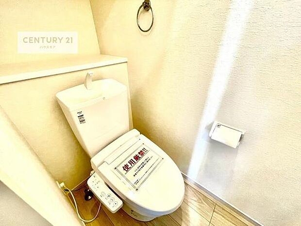 1・2階にトイレがございます!朝の忙しい時間帯も待たずにすみそうですね。白を基調とした清潔感のあるトイレでお手入れがしやすいです!