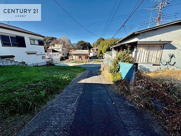 前面道路は2ｍ！陽当り良好な立地です。