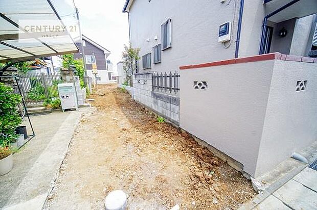 カースペース付きなのでマイカーをお持ちの方も安心ですね！ぜひ現地にてお確かめくださいませ！
